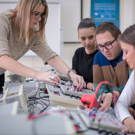 PeakTech 1341 digitálny 4-kanálový USB 100MHz osciloskop