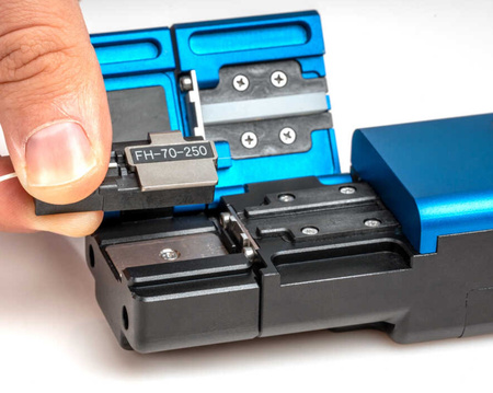 Termiczny ściągacz izolacji światłowodów TFS-100