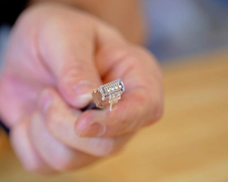 Priechodný lisovací stroj RJ45/RJ11 Jonard UC-4511