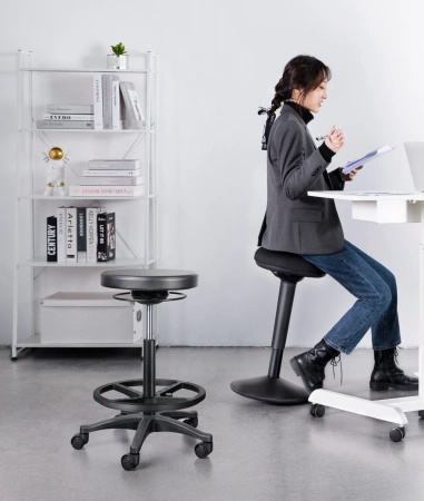 Active ergonomic hocker with footrest Zippy 02