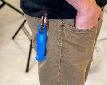 Tool for cutting and removing the microtube cover