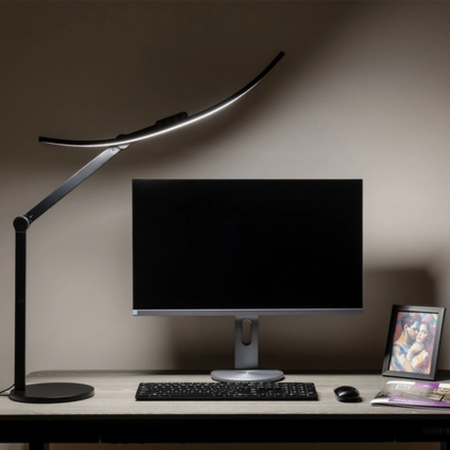 Biurko elektryczne 120×60 z fotelem Springle 44 i lampą biurkową Glow D5