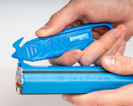 Tool for cutting and removing the microtube cover