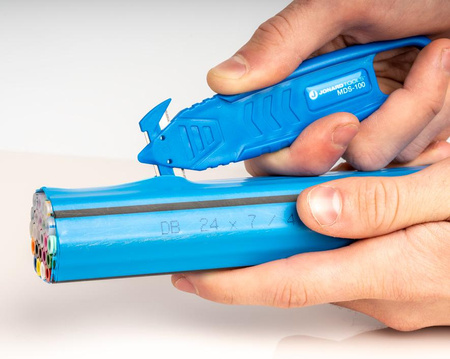 Tool for cutting and removing the microtube cover