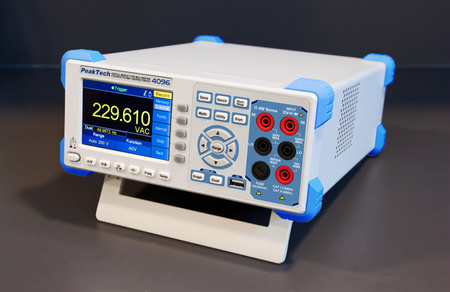 Multimetr stołowy True RMS USB PeakTech 4096