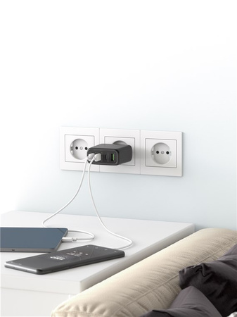 3x USB-C USB sieťová nabíjačka 68W Goobay BLACK